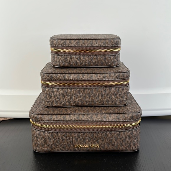Michael Kors Handbags - Michael Kors 🤎 3pc Makeup case brown MK print
